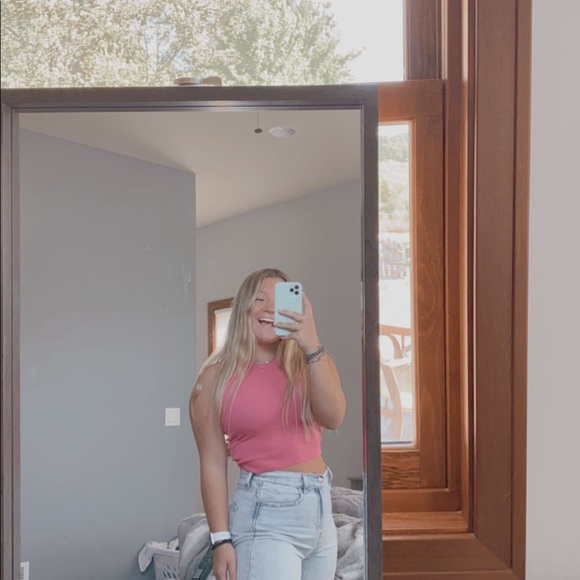 Meet your Posher, Brooke - Picture 3 of 5